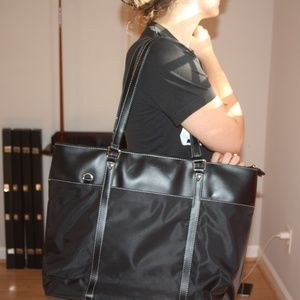 TARGUS DELUXE TOTE *BRAND NEW*